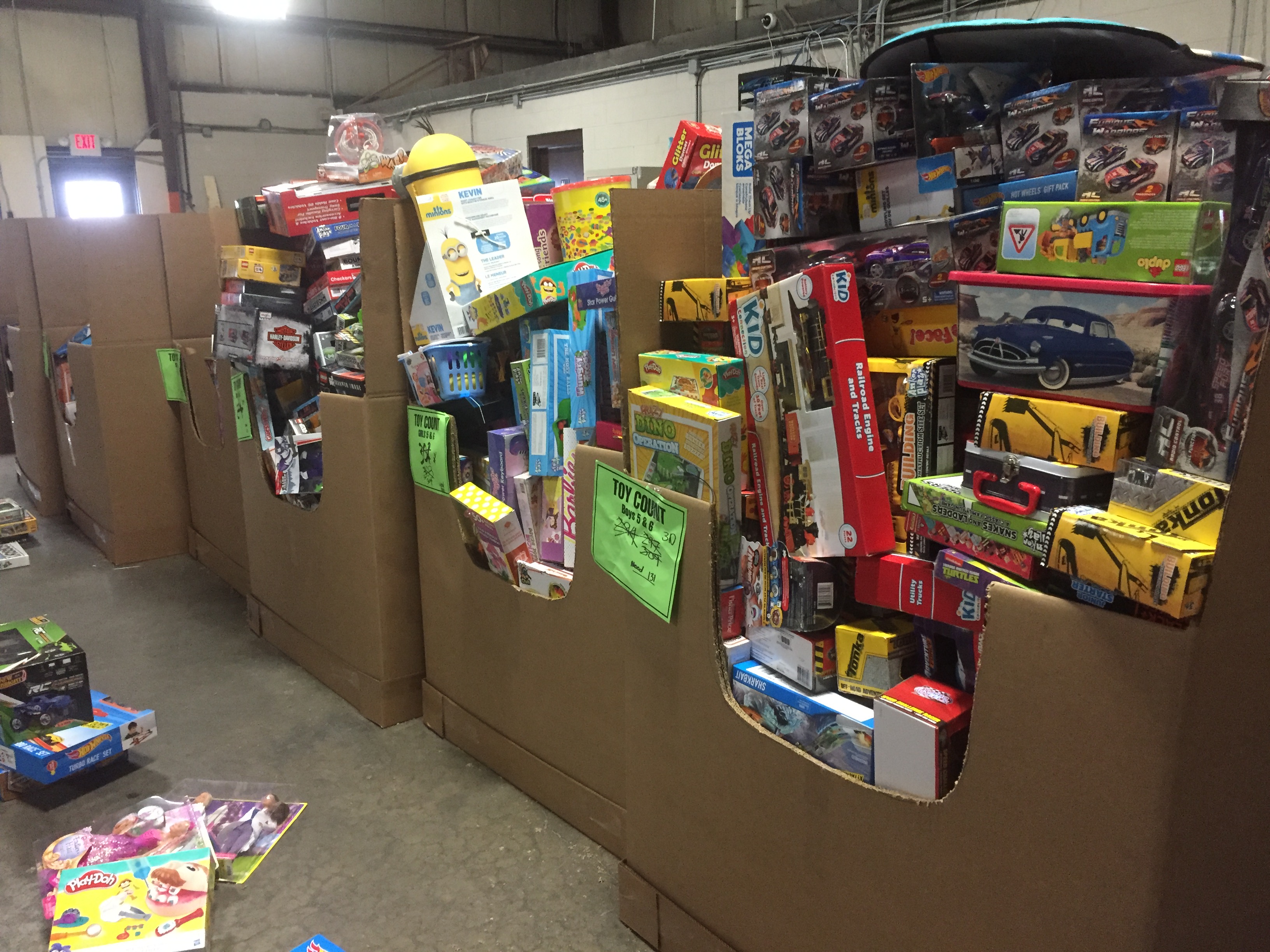 Woodstock's Christmas Clearing House delivers joy Saturday